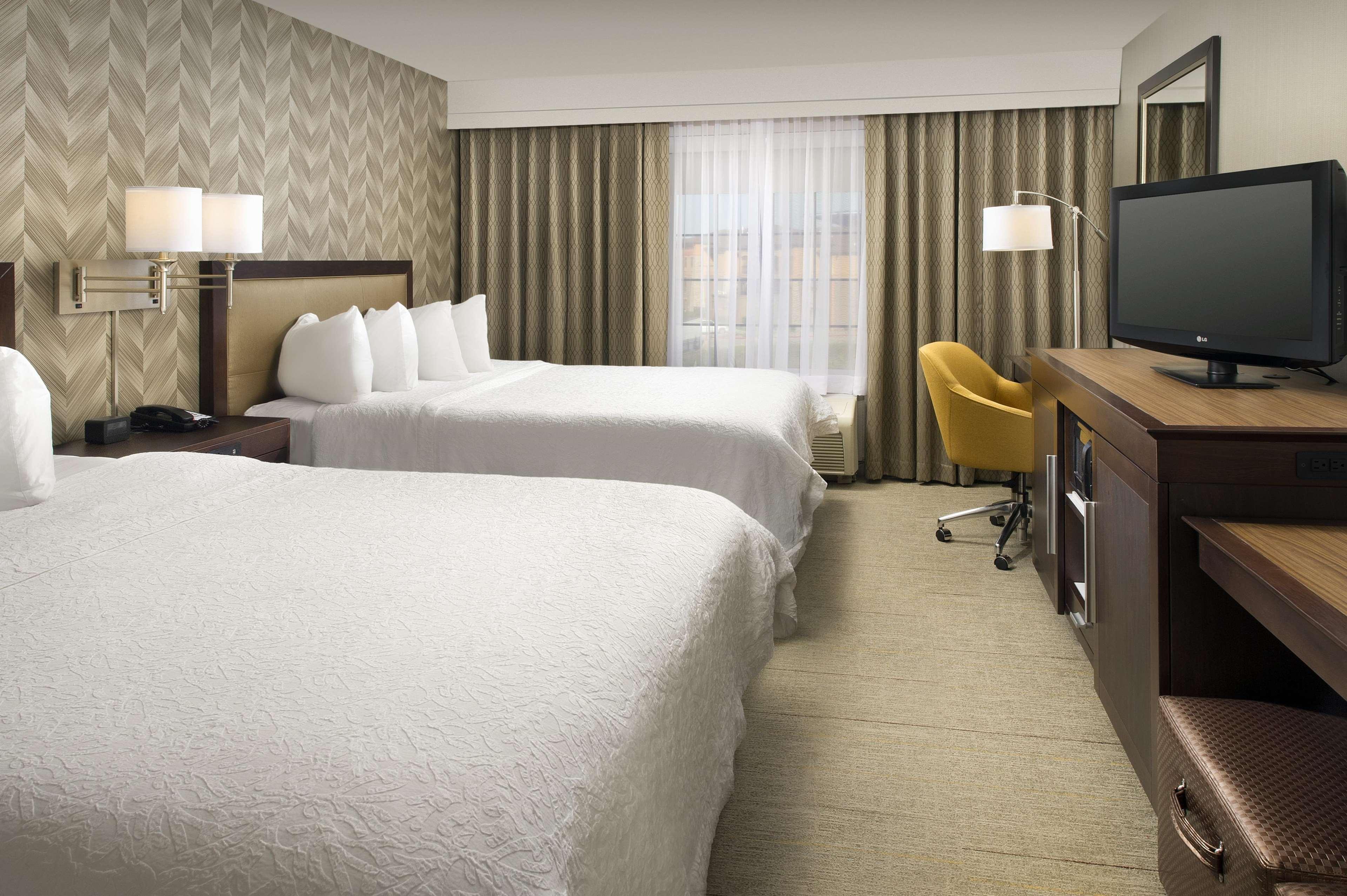 Hampton Inn Kansas City The Legends Dış mekan fotoğraf