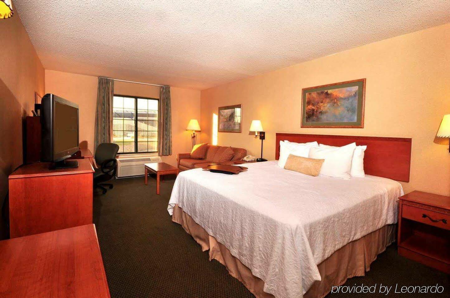 Hampton Inn Kansas City The Legends Dış mekan fotoğraf